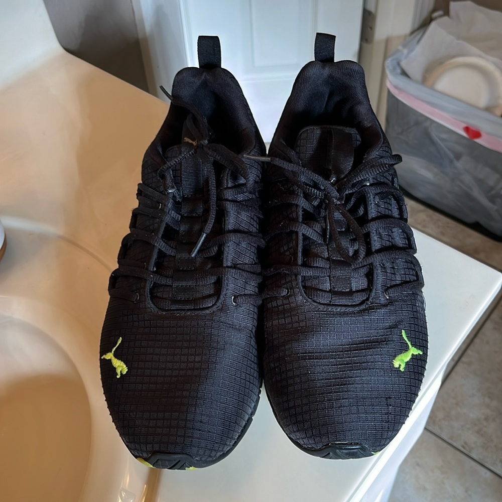 Black puma shoes